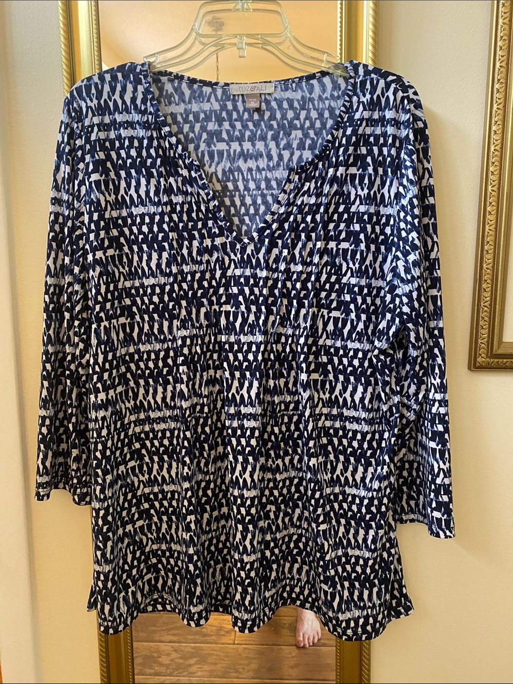 Roz & Ali Navy and White Abstract V-Neck Tunic XL